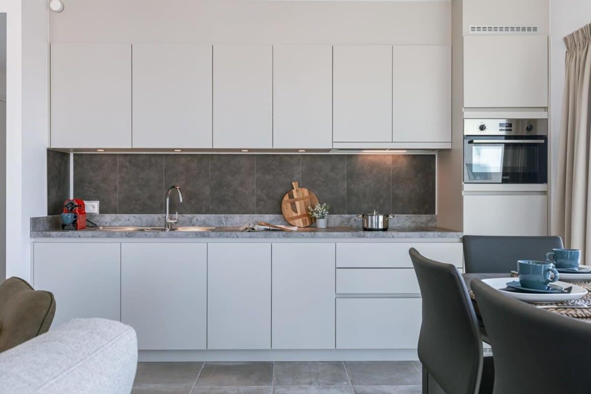 Huswell - Bright Apartment With Seaview Bredene Eksteriør billede