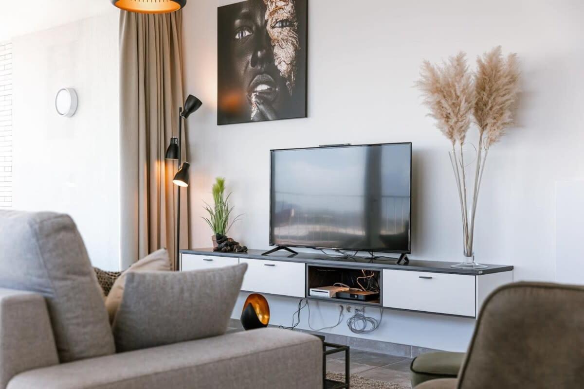 Huswell - Bright Apartment With Seaview Bredene Eksteriør billede